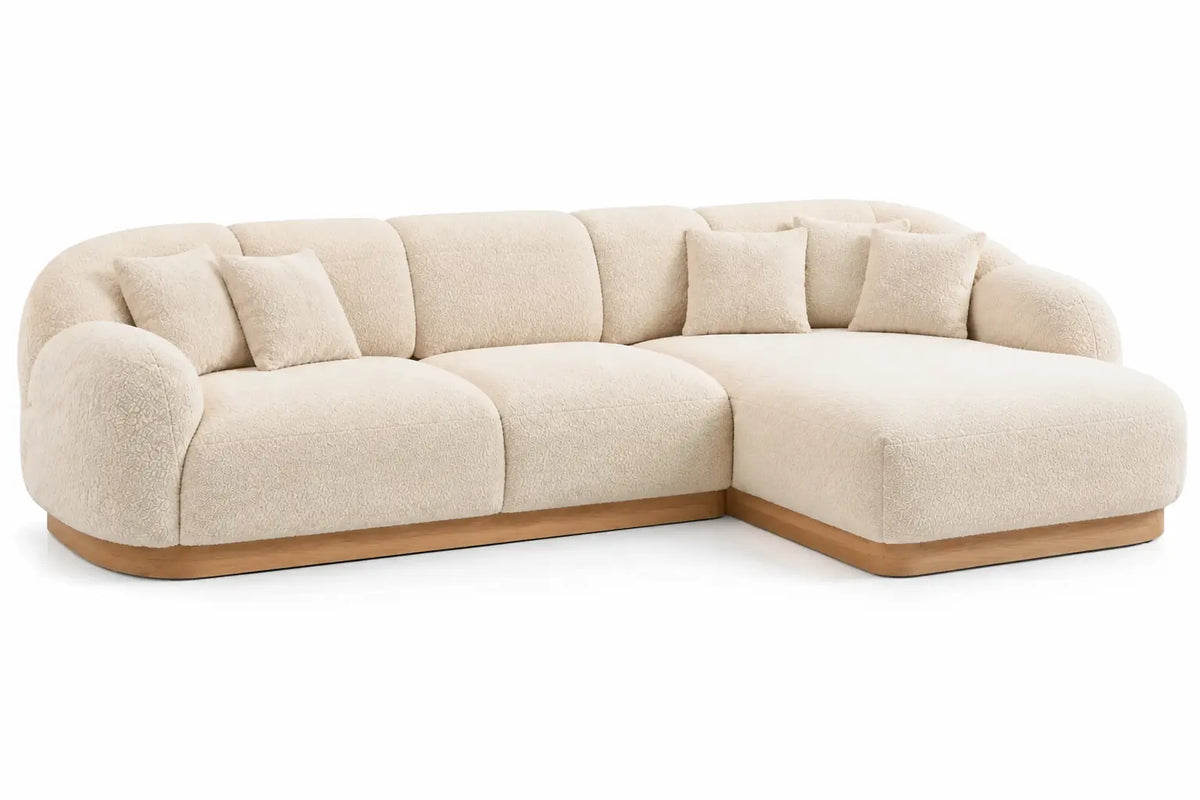 Canapé d'angle crème arrondi avec méridienne et socle beige