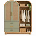 Armoire d'entrée verte et beige à portes ajourées, penderie ouverte et tiroirs